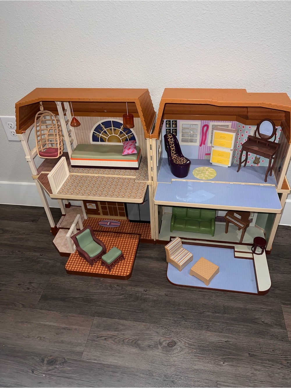 Disney Hannah Montana Malibu Beach Doll House